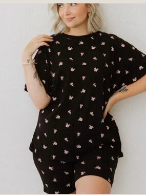 BNWOT Brunette the LableXthe Birds Papaya The "Rose Garden" Oversized Boxy Tee